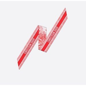 FLASH SALE.  Toile de Jouy Sauvage Mitzah Scarf. Ivory and Red Silk.